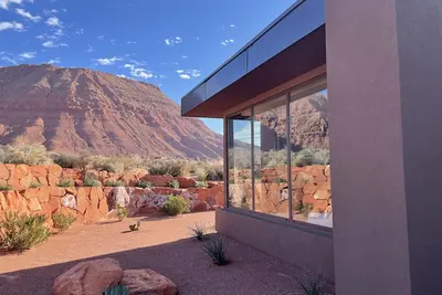 Image de Stunning Kayenta Red Mountain Views!