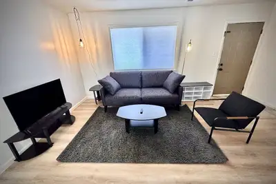 Image de Clean Modern Eastside Colorado Springs Apartment Delta