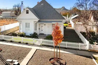 Image de Welcome to Vernon & Vine — Walk to Whiskey Row — Outdoor Paradise —