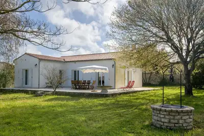 Image de Villa PIerrot avec grand jardin arboré