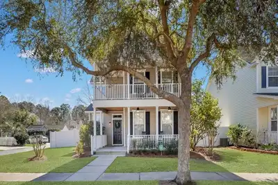 Image de Coastal Quarters in Bluffton - 4 bedroom, dog friendly! 2 Story, Bluffton Park Lowcountry Charmer.