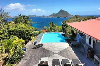 Image de Maison créole grand standing, vue panoramique sur la Baie des Saintes