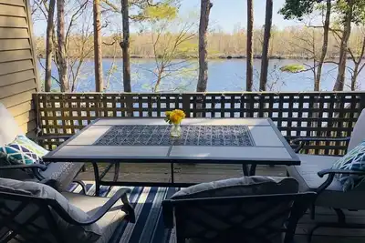 Image de Riverfront Retreat with Gorgeous View