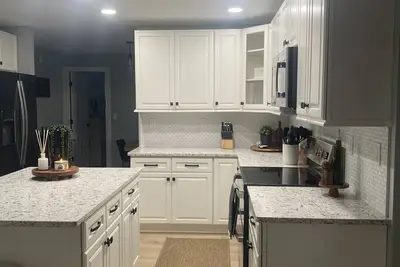 Image de A beautiful remodeled home one mile from Madeira Beach