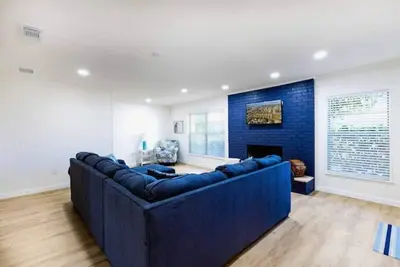 Image de Coastal Dream: New Heated Saltwater Pool/Hot Tub. Close to Ami, Img, and Lecom.