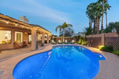 Image de New Remodeled Tempe Pool Home!