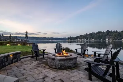 Image de New 120' Waterfront Cabin | Hot Tub, Sauna & Firepit - Hammersley Inlet Retreat!