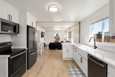 Image de New Point Ruston/Point Defiance Updated Craftsman!