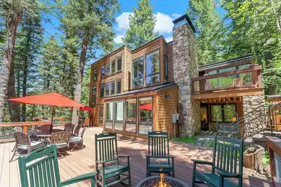 Image de Carpe Montem - Modern, Views, Large Deck, Hot Tub, Private