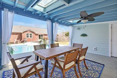 Image de 4-Bedroom Haven with Saltwater Pool - Your Ultimate Escape Awaits!