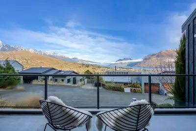 Image de Stoneridge Place | Spacious 3 Bdr Home | Scenic Views