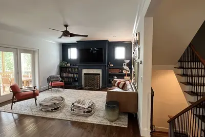 Image de Large in-town family home. Minutes to all Atlanta has to offer!