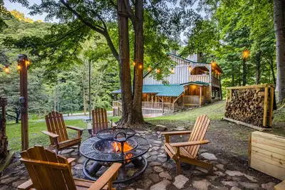 Image de Off Grid Getaway! Bring Atv. . Mountain cabin close to New River Gorge.