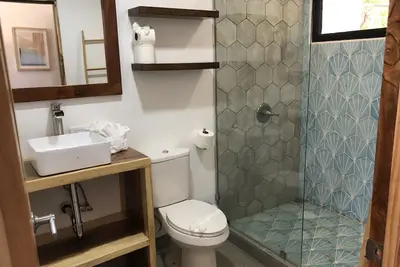 1 bedroom apt with kitchen & pool view