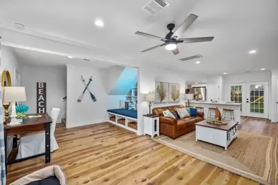 Spacious 3br Seabrook Home with Backyard Fire Pit and Playground