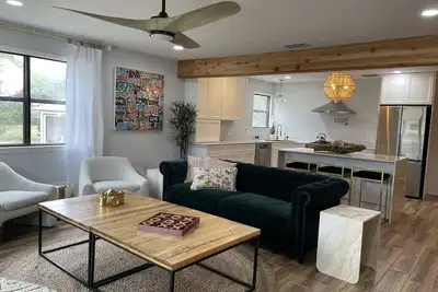 Image de Charming home on 3 acres, 10 min from Main St. Fredericksburg.