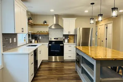 Image de cozy bright modern farm house feel conveniently located 3 bed 2 bath