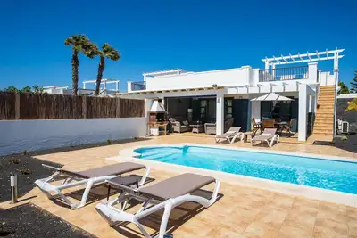 Image de Fabulous Modern Villa with private heated pool.