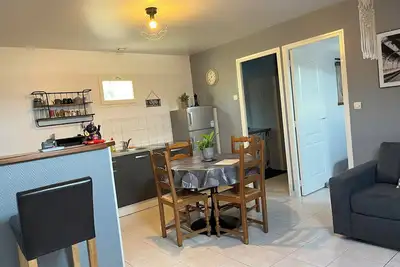 L'Arbre de Vy, T2 42m2 indépendant, 5 personnes, garage, proche Gare