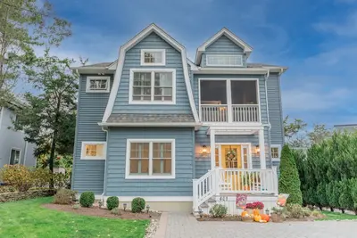 Image de Cape May Point Home just steps to Lake Lily.