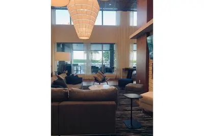 Image de 2 Bedroom 2 Bath Luxury Condo!