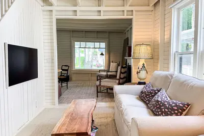 Image de Park Walk Place - Lovely 4 bd / 2 bth cottage, newly decorated w/ renovations