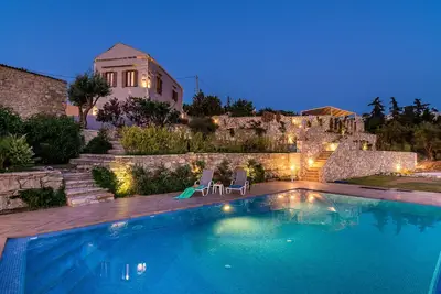 Image de Villa Olga, 3 Bd, 2 Ba, private pool and heated jacuzzi, traditional