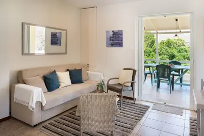 Image de Maison de vacances 'Stunning Views Kantouni Beach' avec vue sur les montagnes