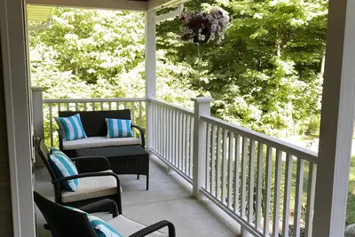 Image de Beautiful home - Great for Road America, golf outings, Nfl Draft, or just R&R!