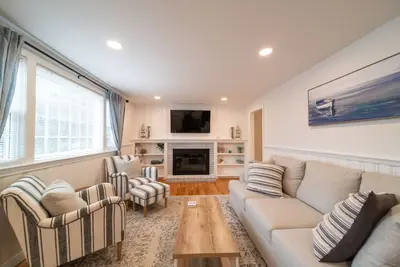 Image de Quintessential Renovated Dennisport Cottage - Walk to the beach!