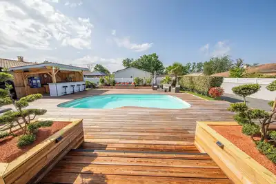 Image de Belle Maison avec grand Jardin pour 8 personnes avec piscine chauffée