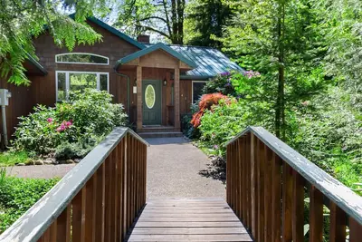 Secluded Creekside Home with Hot Tub and Fire Pit