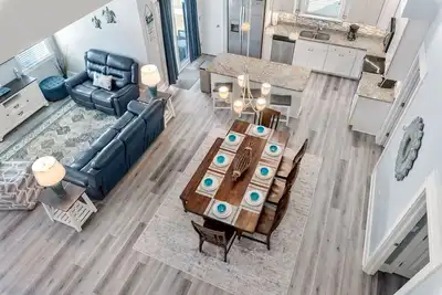 Image de Sunset Villa: Newly Renovated w/ Hot Tub & Sound View | Community Pool &