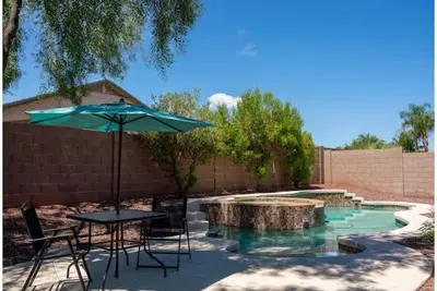 Image de Airy Oasis Sleeps 8- Pool, Spa & Pool Table