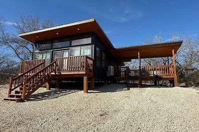 Image de Mexico-themed cabin in Texas Hill Country on the Nueces River