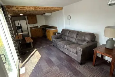 Image de Top of the Hill 3rd Street