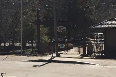 Image de Upgrade to a concierge lodge.