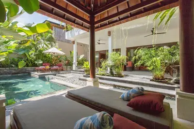 Image de Surrounded by a tranquil tropical garden