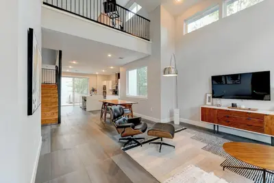 Image de Modern 3br Home w/ Backyard, Bbq grill & Sauna!