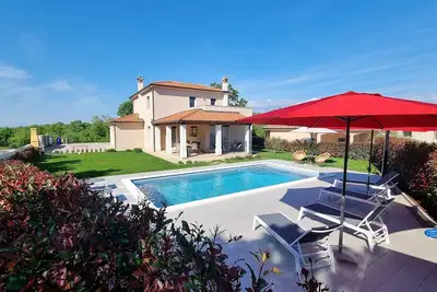 Image de New modern villa with private pool 7 km from the sea.