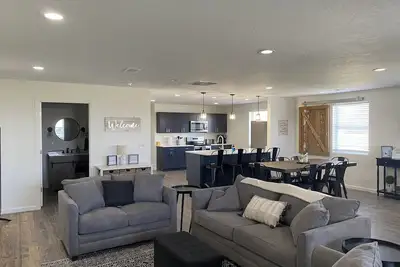 Image de New! Countryside Retreat Home with Space for Entertaining, Weddings and More!