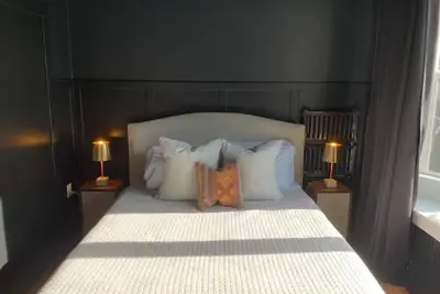 Image de Walk to Space Needle Historic House with King Bed