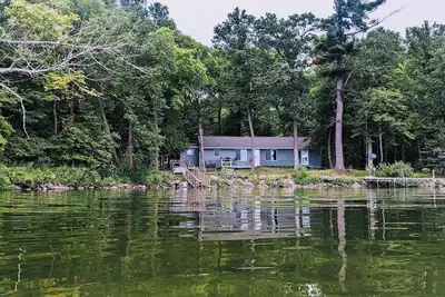 Image de Your lakeside oasis awaits: perfect for families and fun!