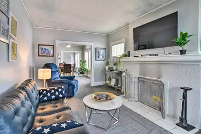 Image de Detroit Apartment - 5 Mi to Downtown!
