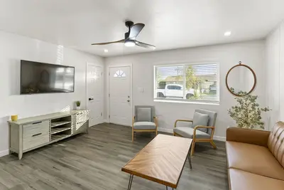 Image de Modern Retreat Close To It All