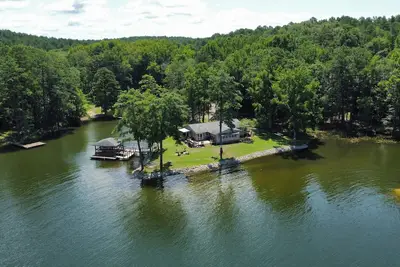Image de Lake Wateree Sc Waterfront Home 3b/2Ba w/ King Bed, Loads of Amenities & Dock!