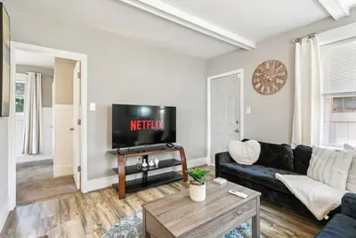 Petit Cozy Beach Bungalow— 5 min walk to the beach
