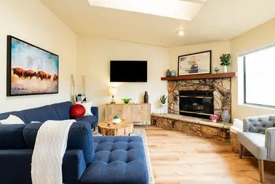 Image de Discover serenity at Sedona Healing Nest, a cozy 2br retreat in Village of Oak Creek.