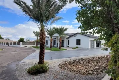 Image de 5 bedroom home only 1. 5 miles away from Glendale Stadium