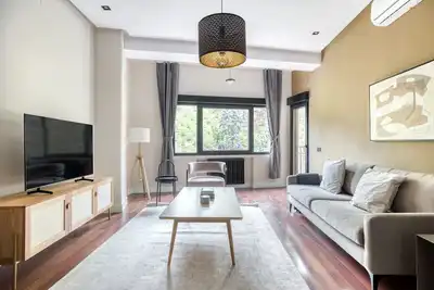 Image de Amazing Jerónimos 3br, in the best area of Madrid, by Blueground